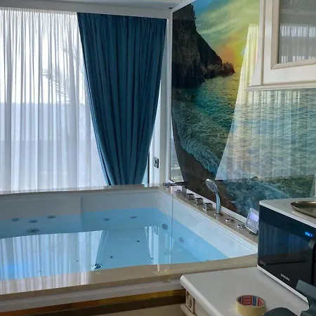 Luxury By White Titanic Breeze Năvodari