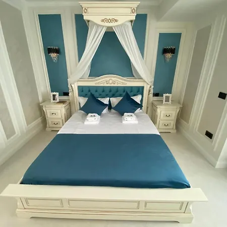 Luxury By Whitetitanicbreeze アパート