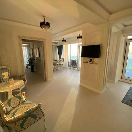 Luxury By White Titanic Breeze Apartmán
